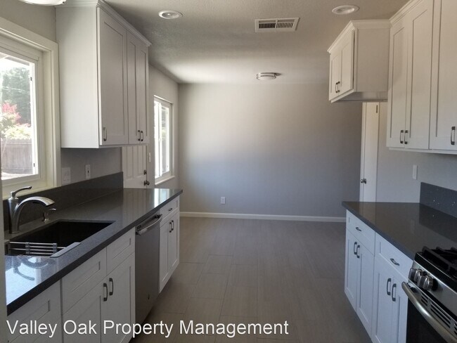 Foto del edificio - 3 br, 2 bath House - 2500 Dana Ln
