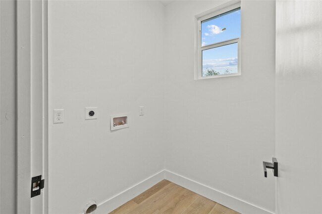 Foto del edificio - 8127 Hoffman St