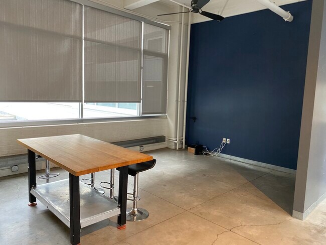Living Room - 700 Washington Ave N