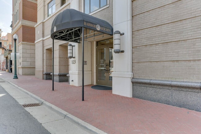 Building Photo - 123 College Pl