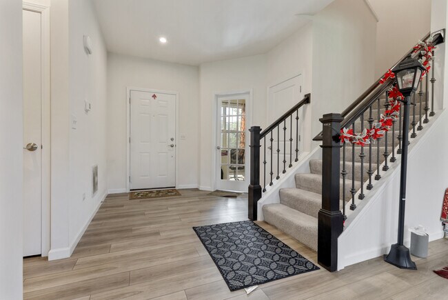 Foto del edificio - 2215 Walnut Glen Blvd