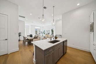 Building Photo - 1405 W 21st St