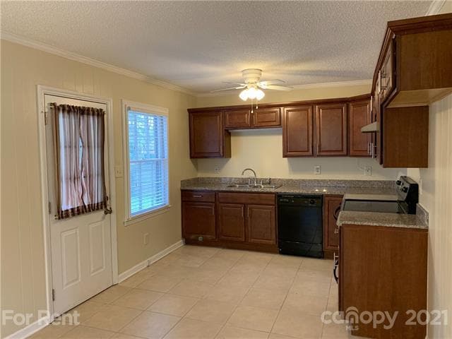 Building Photo - 225 Deer Creek Dr