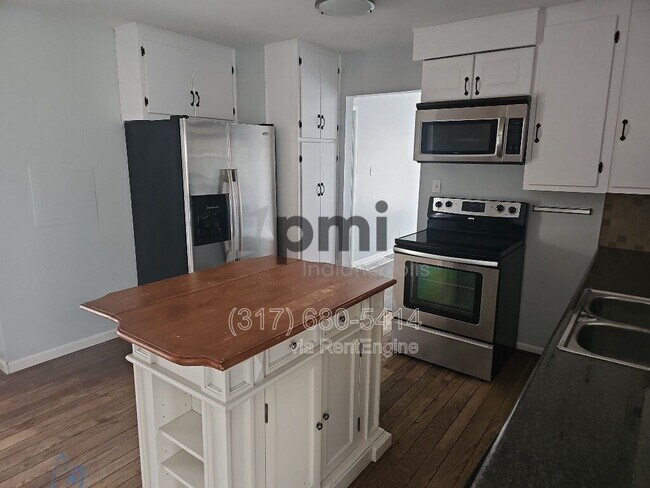 Foto del edificio - 7056 Caroline Ave