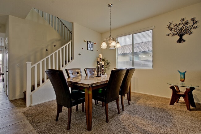 Foto del edificio - COMING SOON IN LAYTON LAKES!!!