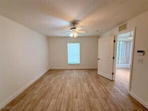 Building Photo - 1409 NE 10th Terrace