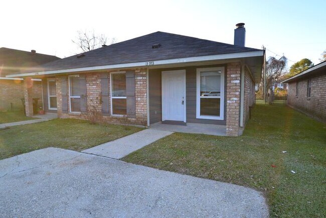Foto del edificio - 13973 Azalea Park Ave