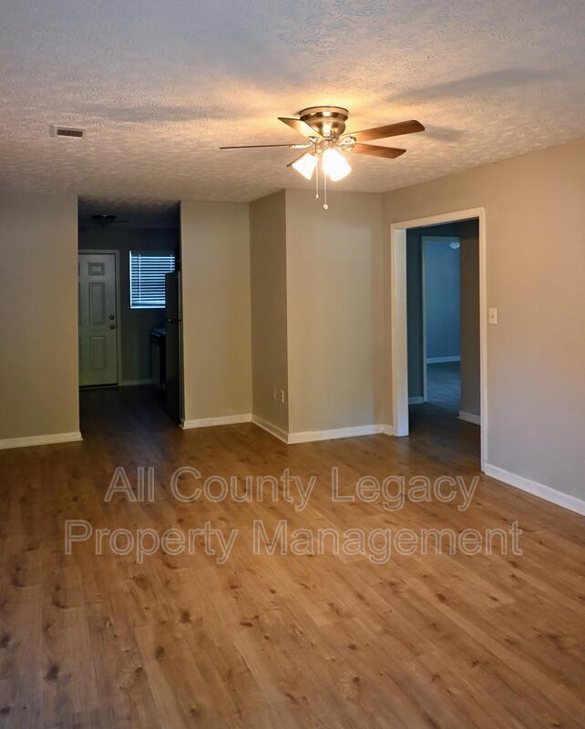 Building Photo - 20 Maria Cir