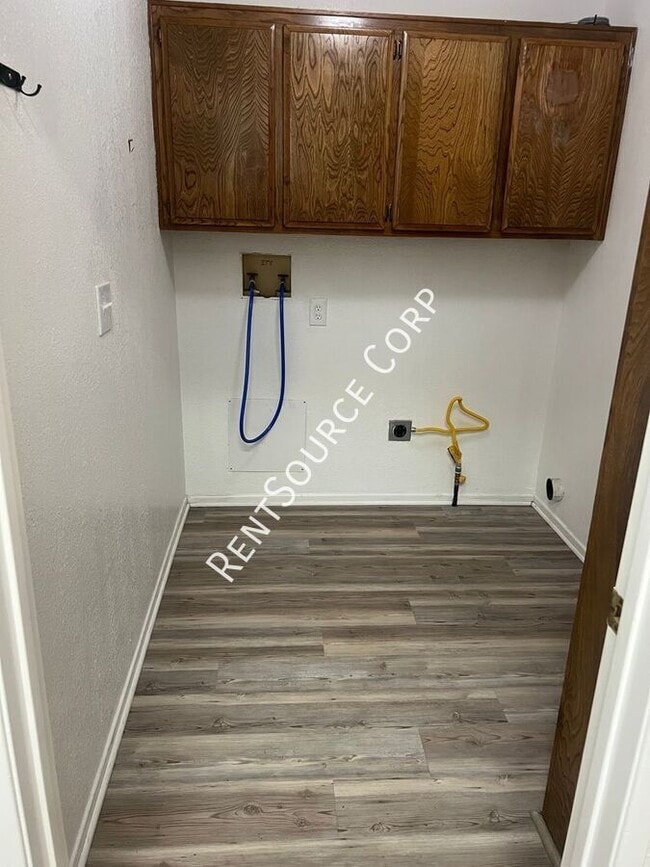 Foto del edificio - 14229 Winchester Dr