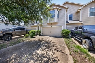 Building Photo - 11515 Champions Green Dr