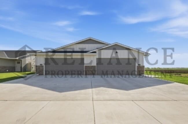 Building Photo - 2420 S Wheatland St