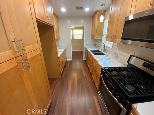 Foto del edificio - 745 W E St