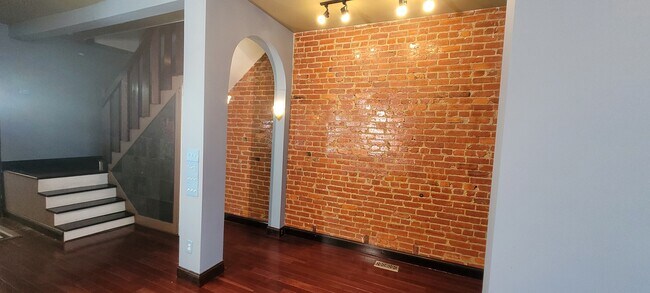 Building Photo - 1128 Park Rd NW