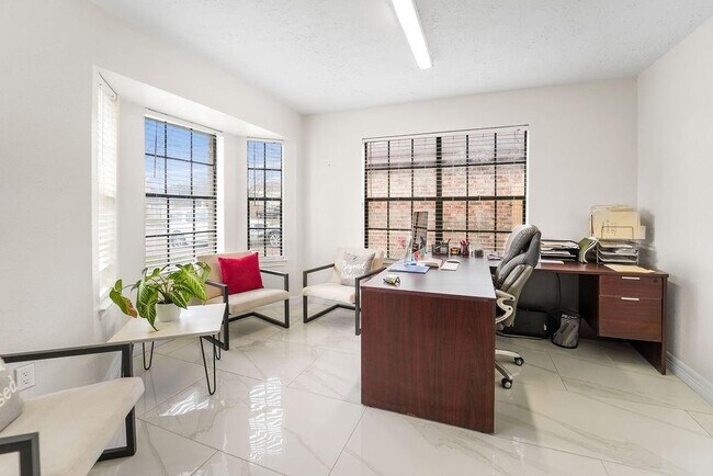 Foto del edificio - 7710 8 Willows Rd