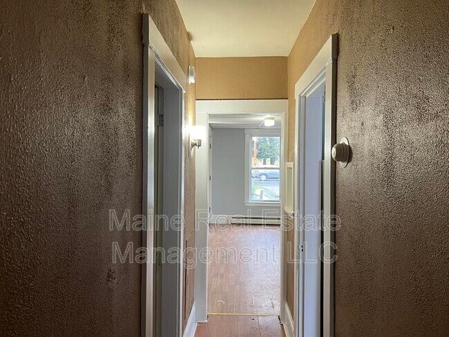 Building Photo - 402-404 Hammond St