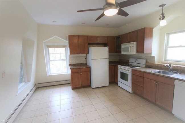 Foto del edificio - 2 br, 1 bath  - 89 Jewett St