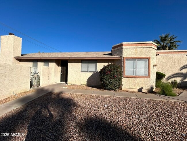 Building Photo - 2120 N Yucca Ct