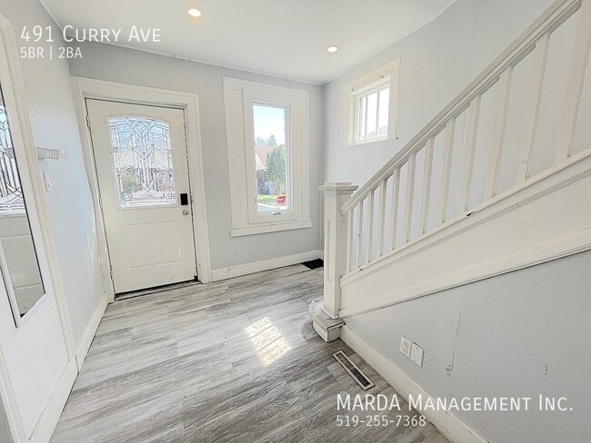 Building Photo - 5 BD MODERN & SPACIOUS 5 BEDROOM WEST END ...