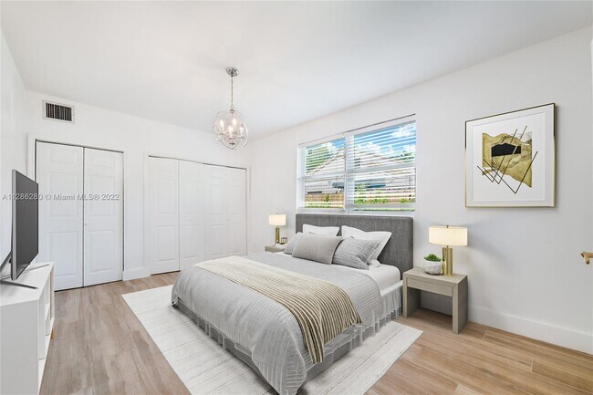 Foto del edificio - 4344 SW 13th St
