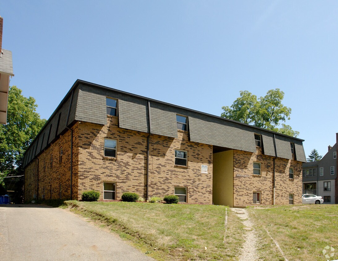 Building Photo - 198 E 16th
