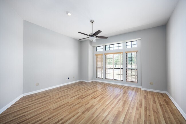 Building Photo - Spacious Pool Home - Meadows of Kanapaha