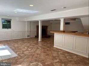 Building Photo - 731 Miller Ave