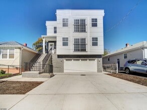 Building Photo - 429 Niles St