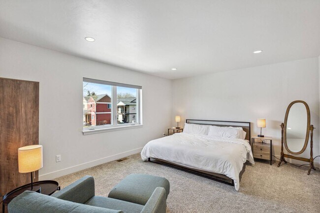 Foto del edificio - 45 8th Ave W