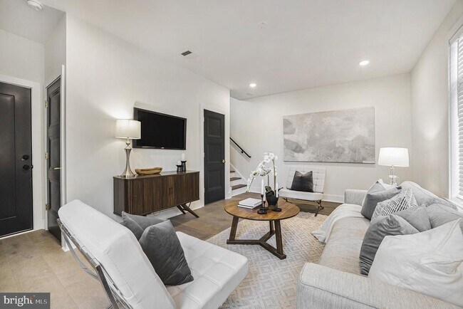 Foto del edificio - 7519R Ridge Ave
