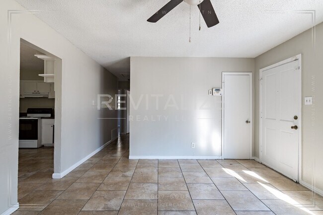 Foto del edificio - HALF-OFF DEPOSIT! 3 Bedroom/ 1 Bathroom Ho...