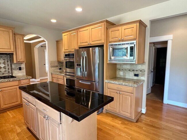 Building Photo - 8862 Ellsworth Ct NE