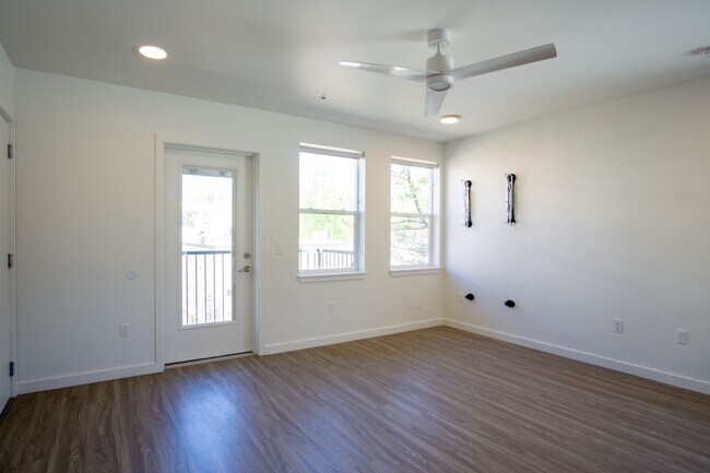 Foto del edificio - Spacious 1-Bedroom w/Condo-Grade Finishes + Balcony!