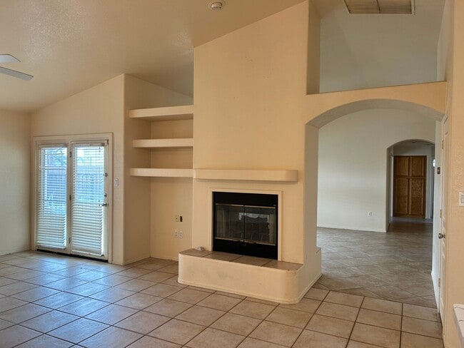 Building Photo - 4-Bedroom Home in Mesa Del Sol with Heated Pool and Spa