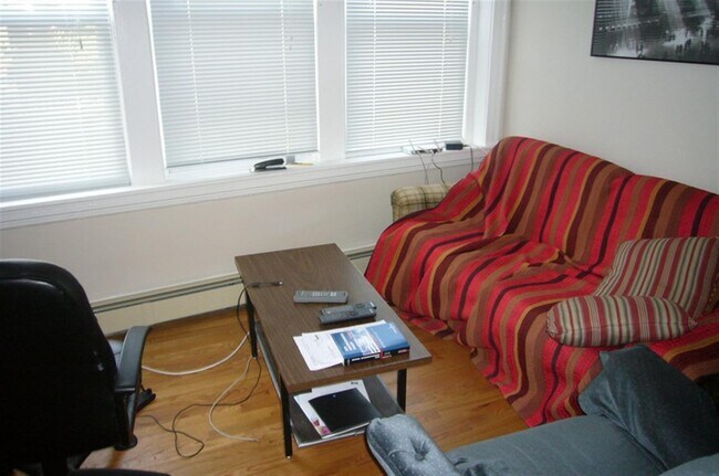 Foto del edificio - 54 Kelly Rd