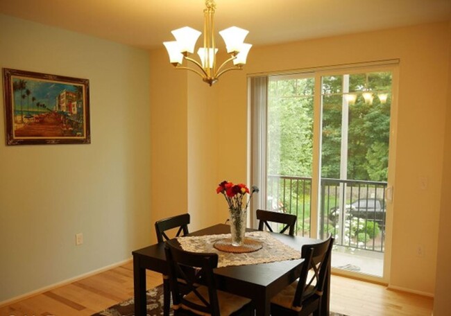Building Photo - A Corner Unit with 3 Bed and 3.5 Bath at M...
