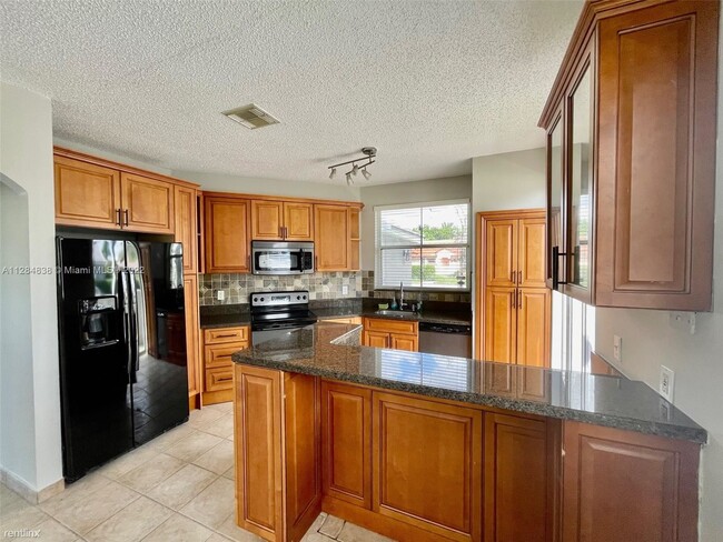 Foto del edificio - 3 br, 2.5 bath House - 1904 NW 185th Way