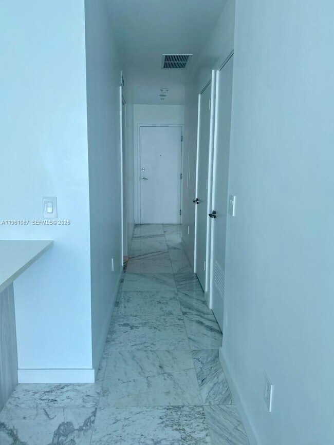 Foto del edificio - 480 NE 31st St