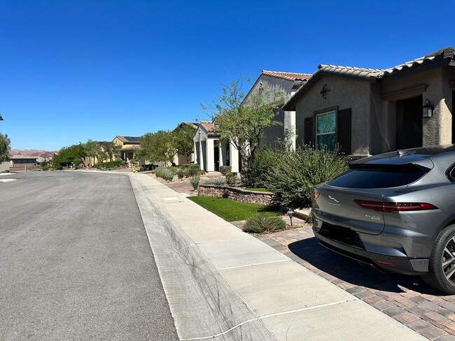 Building Photo - Beautiful 3-bedroom home!