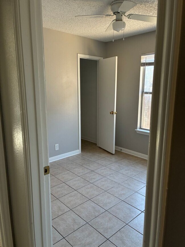 Foto del edificio - 2 bedroom 2 bath Duplex