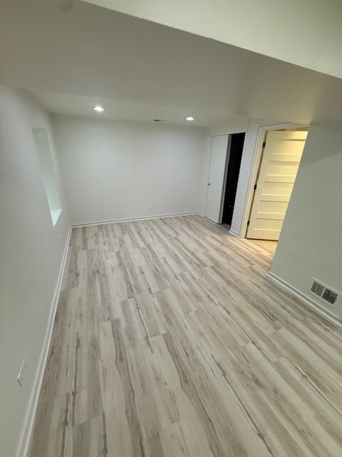 Foto del edificio - 4946 N Harding Ave