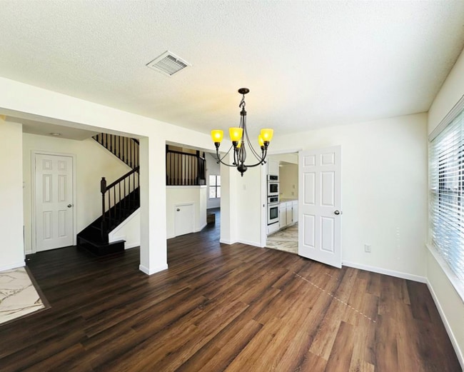 Building Photo - 306 Applewood Dr