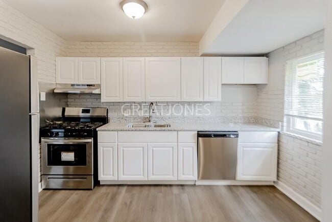 Building Photo - Charming 3 bedroom home in St. Louis!
