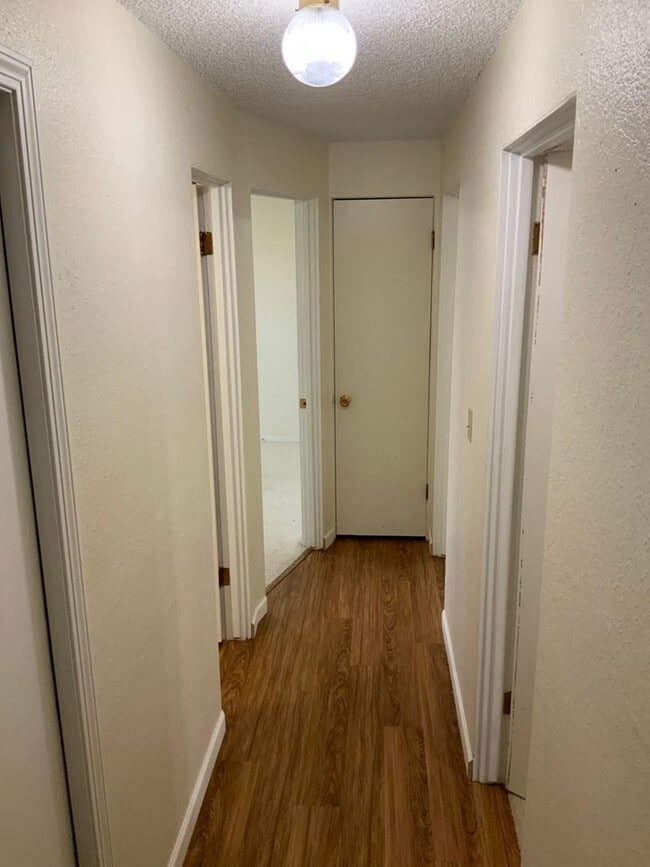 Building Photo - 3 Bedroom House in Springfield
