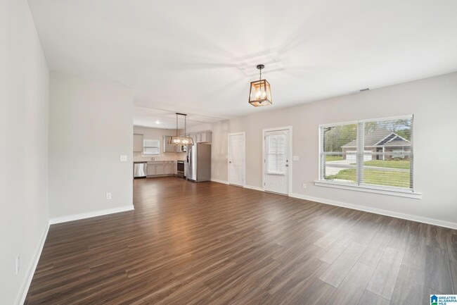 Building Photo - 460 Troubadour Ln