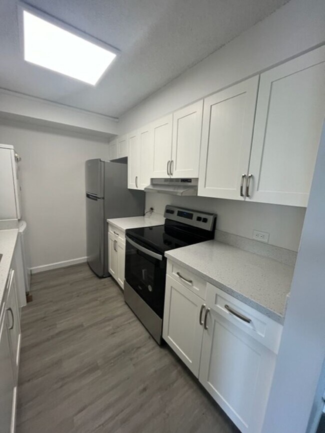 Building Photo - Sakura Condos 1 bed/1 bath with 1 parking ...