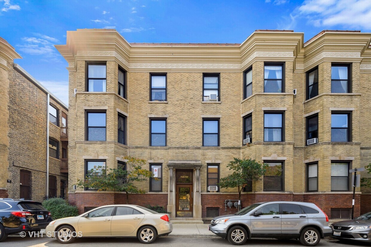 Primary Photo - 735 W Wellington Ave