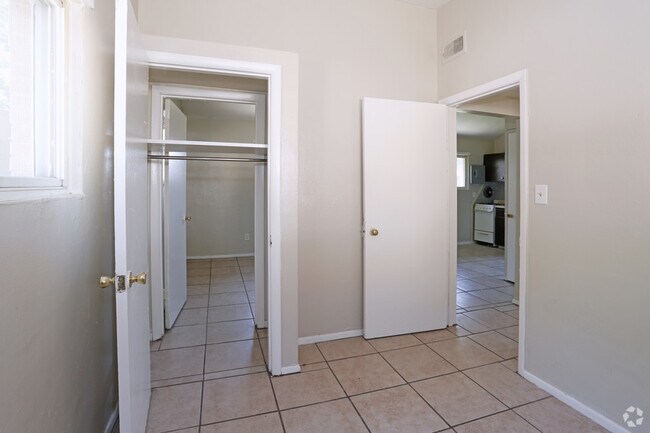 Building Photo - 1041 Neville Ave
