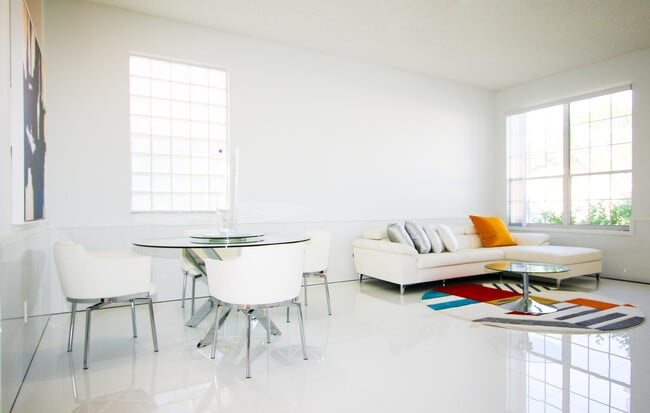 Foto del edificio - 661 Lake Wellington Dr