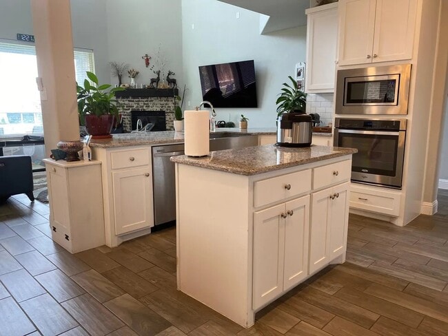 Foto del edificio - 15640 Pioneer Bluff Trail