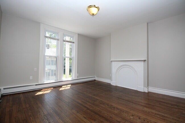 Living Room - 73 W Thames St